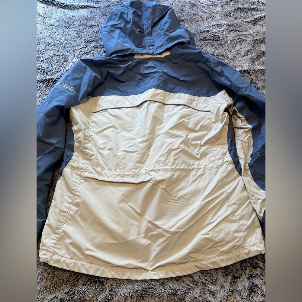 Women’s Columbia Blue and Cream Shell Jacket - Picture 3 of 10